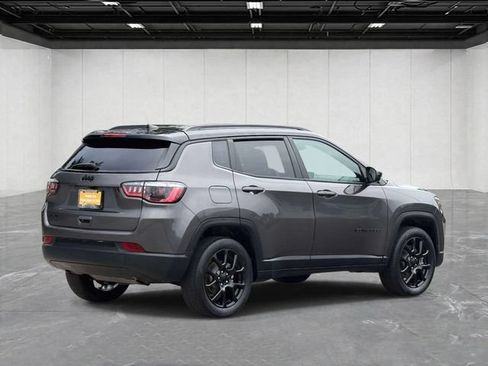 Certified 2023 Jeep Compass Latitude w/ Convenience Group AWD/4WD image 5