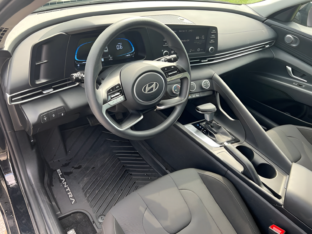 Certified 2026 Hyundai Elantra SE FWD image 16