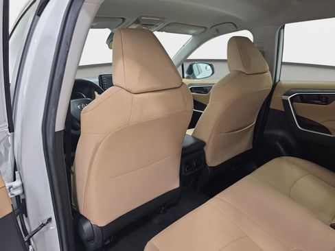 Used 2022 Toyota RAV4 LE AWD/4WD image 12