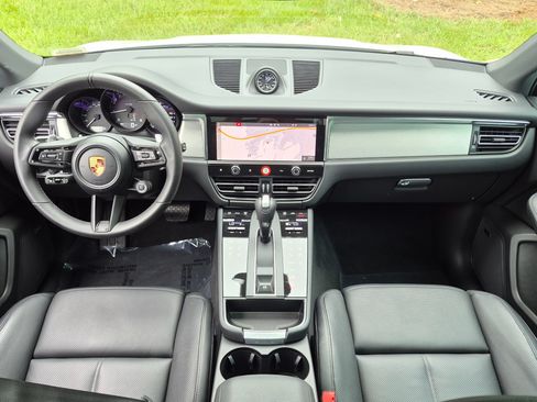 Certified 2026 Porsche Macan AWD/4WD image 21
