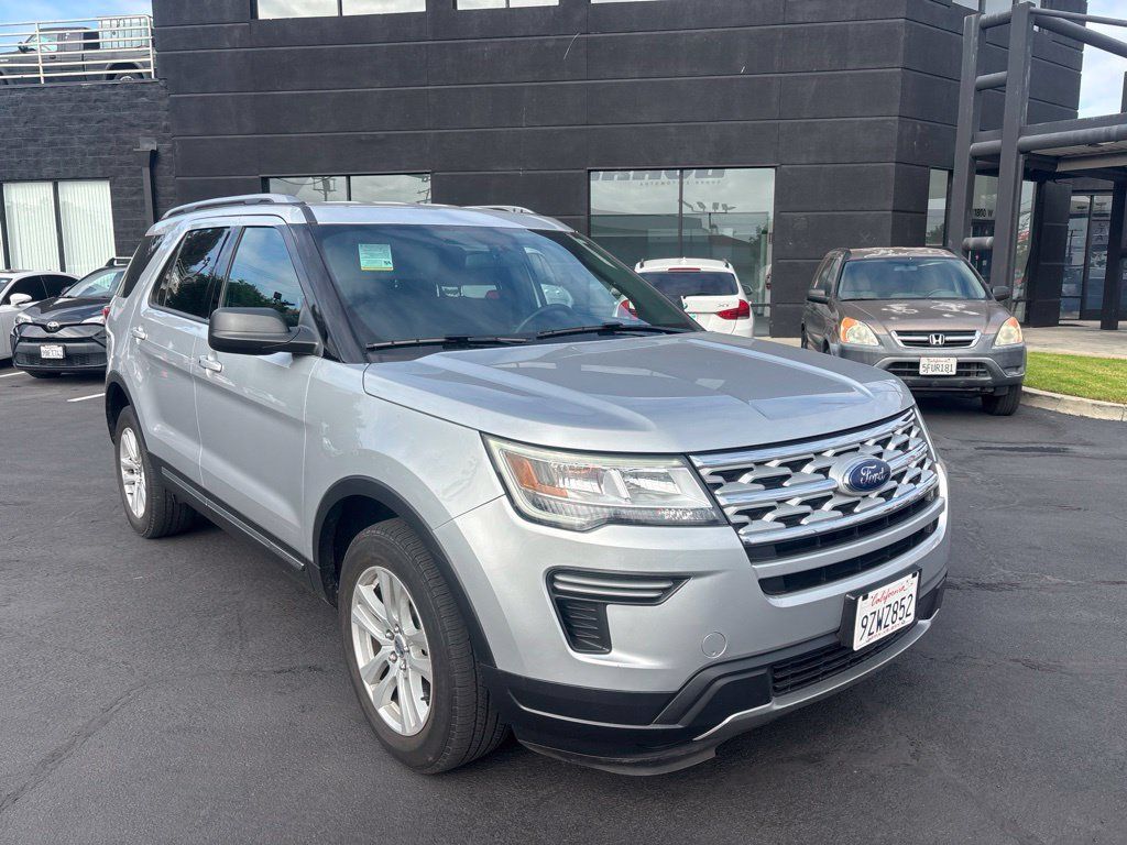 Used 2018 Ford Explorer XLT AWD/4WD image 2