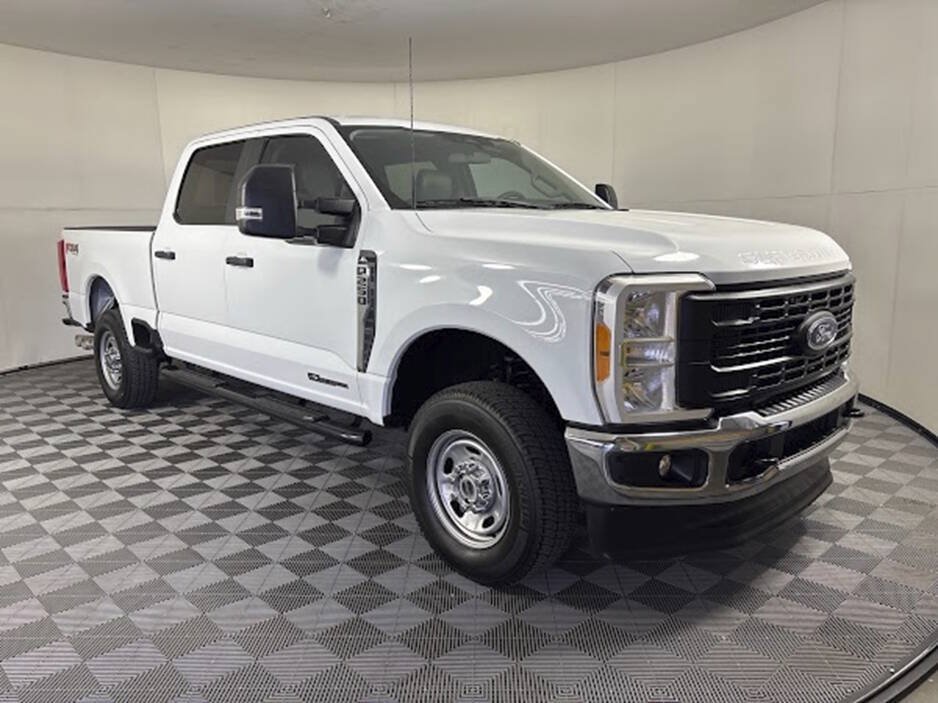 Used 2023 Ford F250 XL w/ FX4 Off-Road Package AWD/4WD image 3