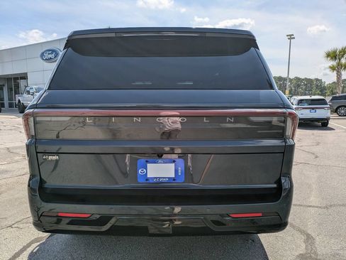 New 2026 Lincoln Navigator Reserve w/ Jet Appearance Package AWD/4WD image 5
