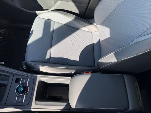 New 2026 Volkswagen Tiguan SE image 14