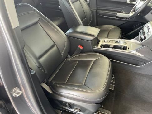 Used 2022 Ford Explorer XLT w/ Equipment Group 202A AWD/4WD image 41