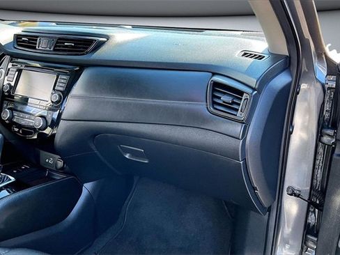 Used 2020 Nissan Rogue SL w/ Premium Package image 26