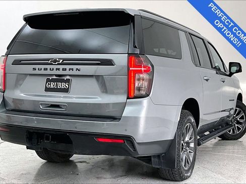 Used 2024 Chevrolet Suburban Z71 w/ Luxury Package image 2