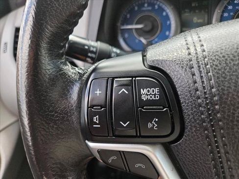 Used 2018 Toyota Sienna XLE FWD image 21