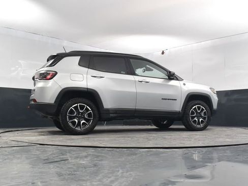 Used 2025 Jeep Compass Trailhawk image 50