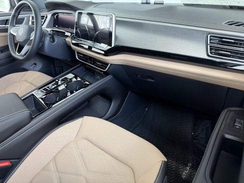 New 2026 Volkswagen Atlas Cross Sport SE image 10