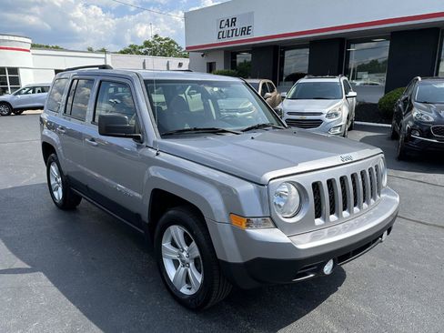 Used 2017 Jeep Patriot Latitude AWD/4WD image 2