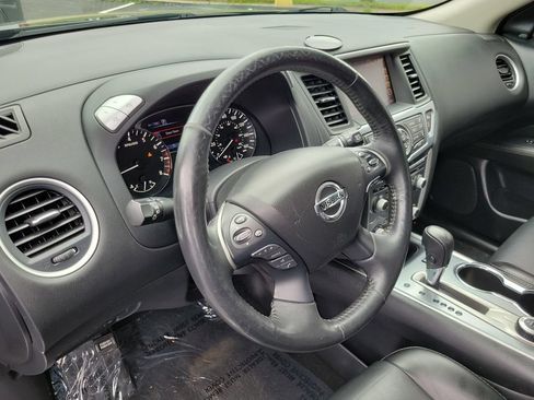 Used 2018 Nissan Pathfinder SL w/ Midnight Edition Package AWD/4WD image 10