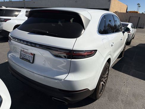 Used 2021 Porsche Cayenne AWD/4WD image 2