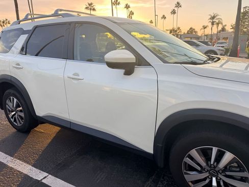 Used 2022 Nissan Pathfinder SL w/ Lighting Package (N92) FWD image 10