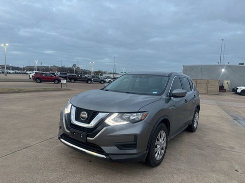 Used 2018 Nissan Rogue S image 6