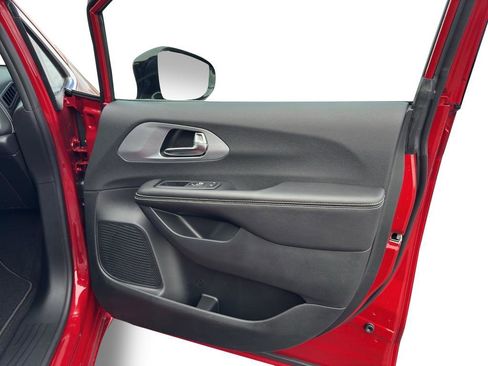 New 2026 Chrysler Pacifica Limited image 14