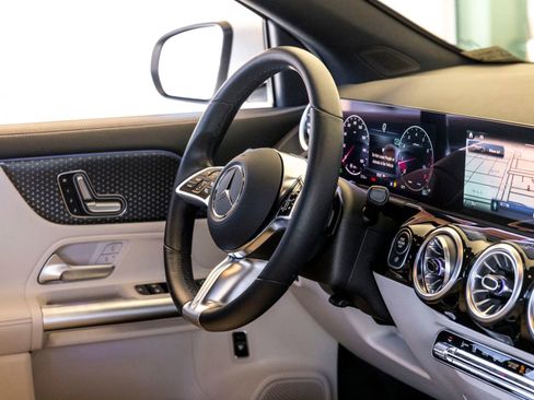 Used 2025 Mercedes-Benz GLA 250 image 23