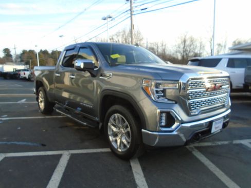Used 2019 GMC Sierra 1500 SLT w/ SLT Premium Package image 4