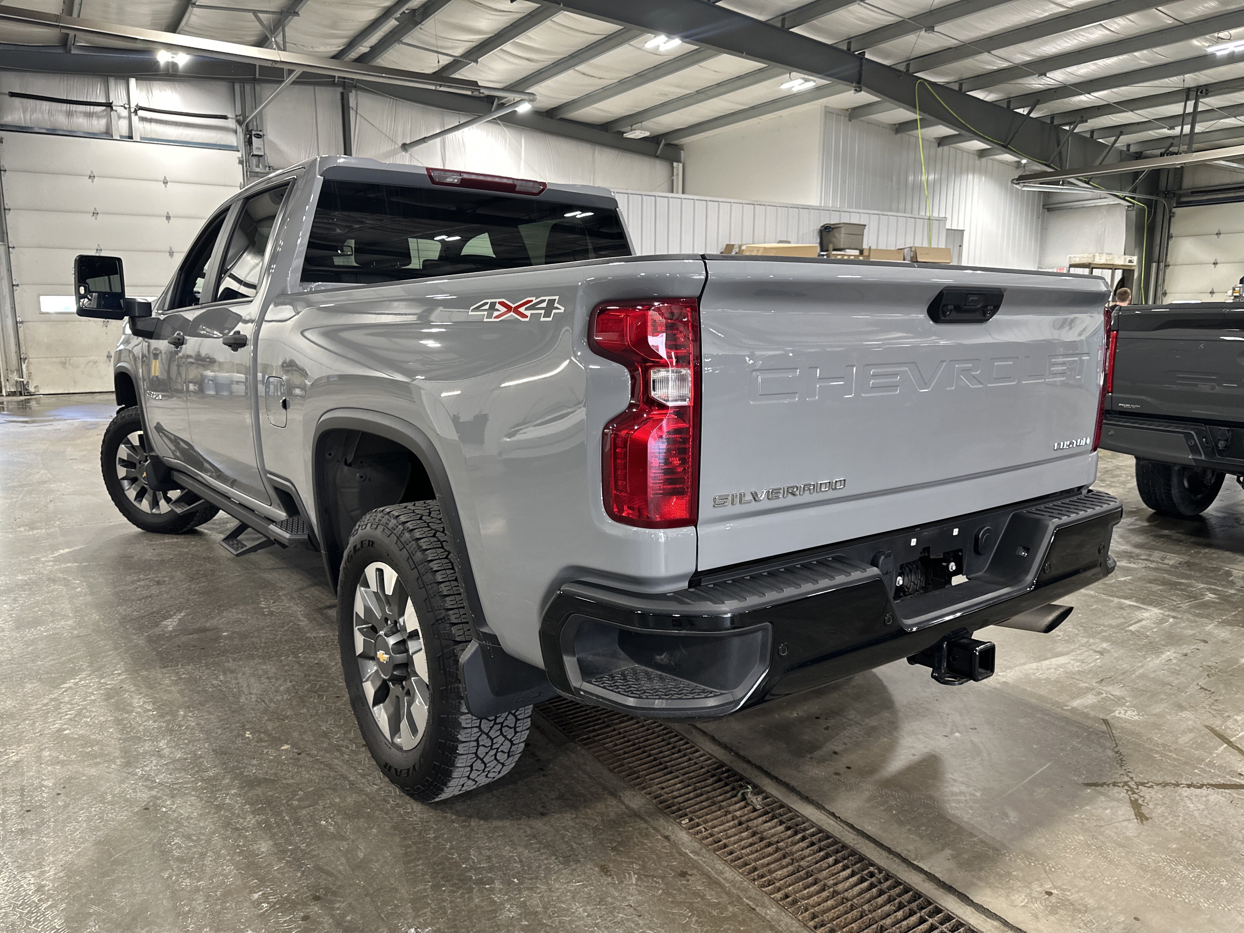 Used 2024 Chevrolet Silverado 2500 Custom w/ Custom Convenience Package AWD/4WD image 4