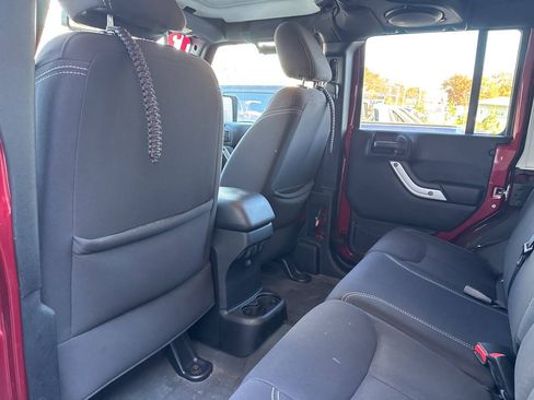 Used 2013 Jeep Wrangler Unlimited Sahara AWD/4WD image 18