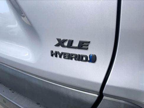 Used 2021 Toyota RAV4 XLE Premium AWD/4WD image 7