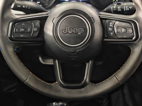 Used 2024 Jeep Wrangler Unlimited image 5