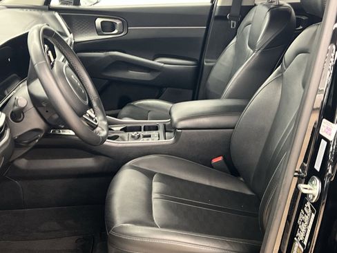 Used 2024 Kia Sorento S image 11