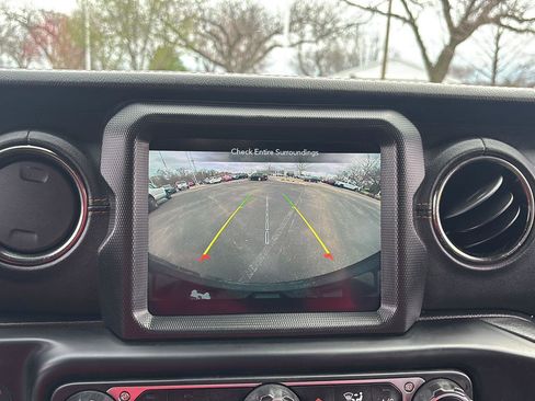 Used 2021 Jeep Wrangler Unlimited Sahara image 30