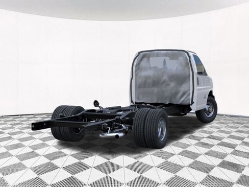 New 2026 Chevrolet Express 4500 Extended w/ Power Convenience Package RWD image 10