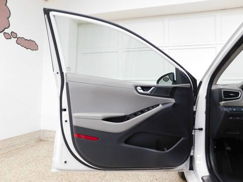 Used 2018 Hyundai Ioniq Limited FWD image 28