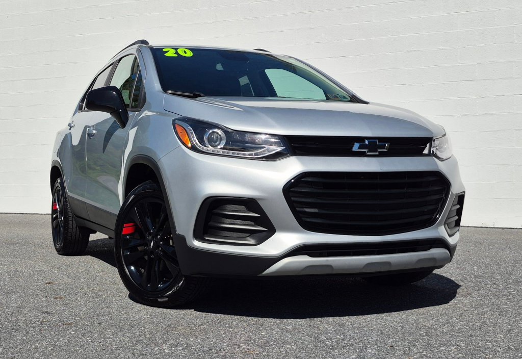Used 2020 Chevrolet Trax LT w/ Redline Edition AWD/4WD image 2