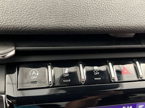 Used 2024 Jeep Grand Cherokee Altitude image 47