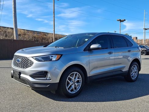Used 2024 Ford Edge SEL w/ Convenience Package image 3
