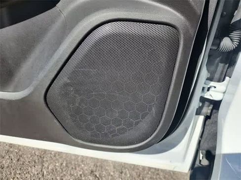 Used 2023 GMC Acadia SLE image 25