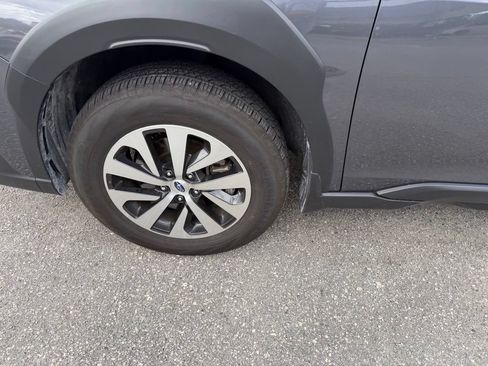 Used 2025 Subaru Outback Premium AWD/4WD image 11