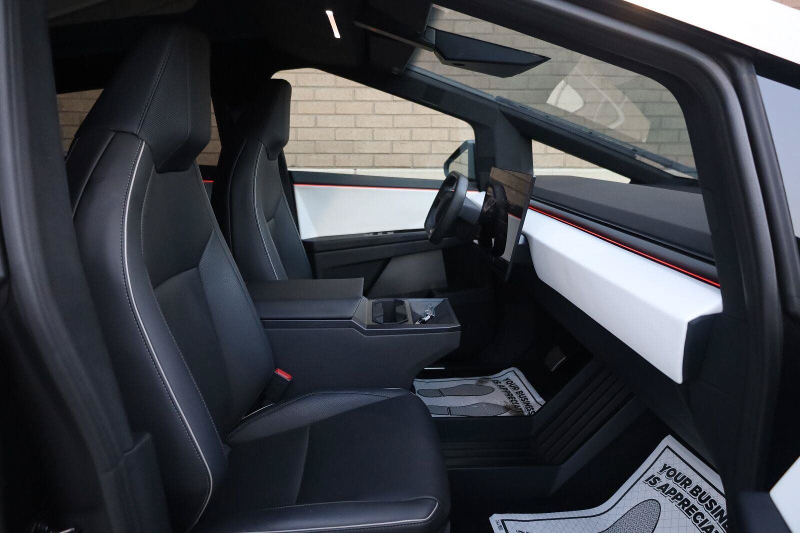 Used 2024 Tesla Cybertruck AWD Crew Cab image 29