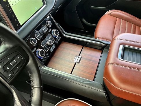 Used 2023 GMC Yukon XL Denali Ultimate image 15