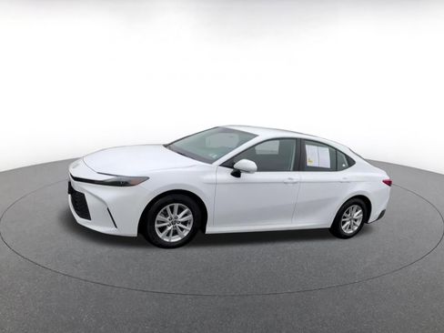 Used 2025 Toyota Camry LE image 7