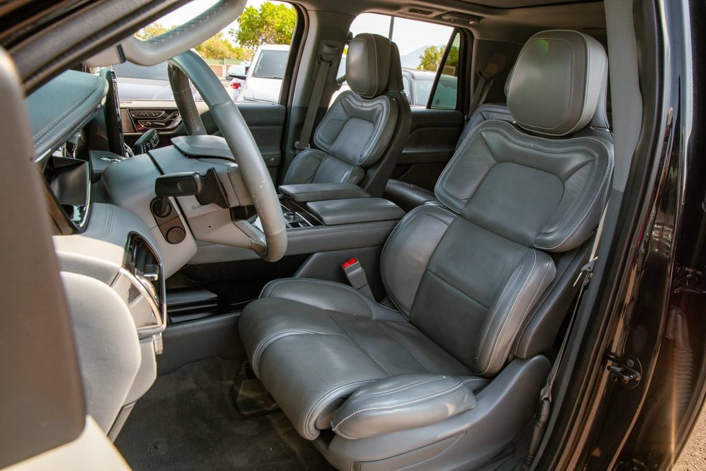 Used 2019 Lincoln Navigator Select RWD image 14