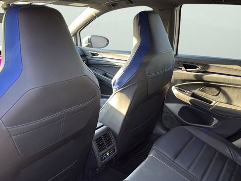 Used 2024 Volkswagen Golf R image 29