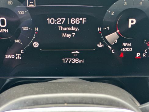 Used 2025 GMC Yukon Denali AWD/4WD image 32