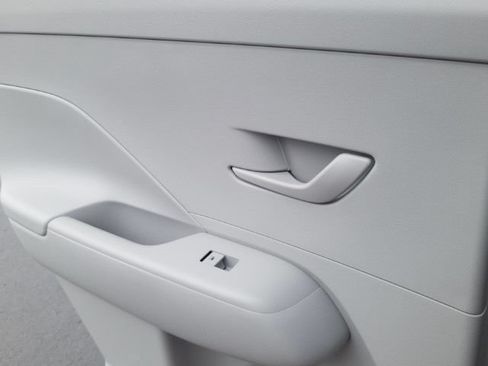 New 2027 Hyundai Kona SE FWD image 21