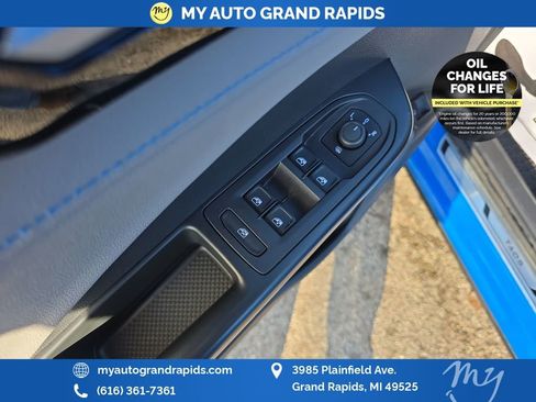 Used 2024 Volkswagen Taos SE image 11