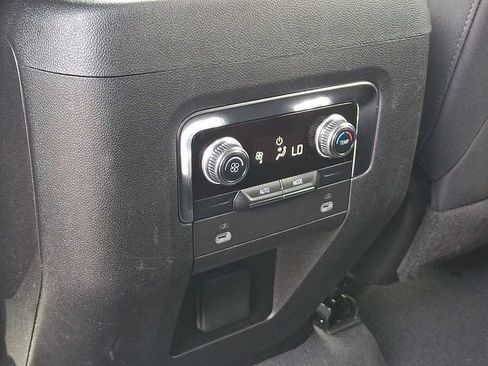 Used 2024 GMC Yukon SLE AWD/4WD image 17