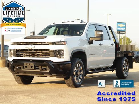 Used 2024 Chevrolet Silverado 2500 Custom AWD/4WD image 3