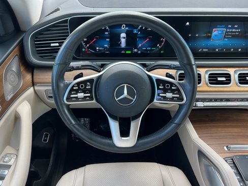 Used 2022 Mercedes-Benz GLS 450 4MATIC image 16