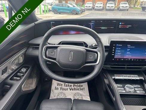Used 2025 Lincoln Nautilus Reserve AWD/4WD image 15