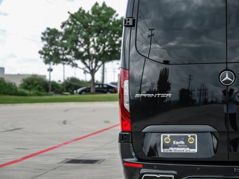 Used 2022 Mercedes-Benz Sprinter 2500 image 11