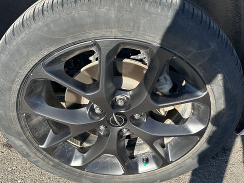 Used 2023 Chrysler Pacifica Touring-L w/ Uconnect Theater Family Group image 13