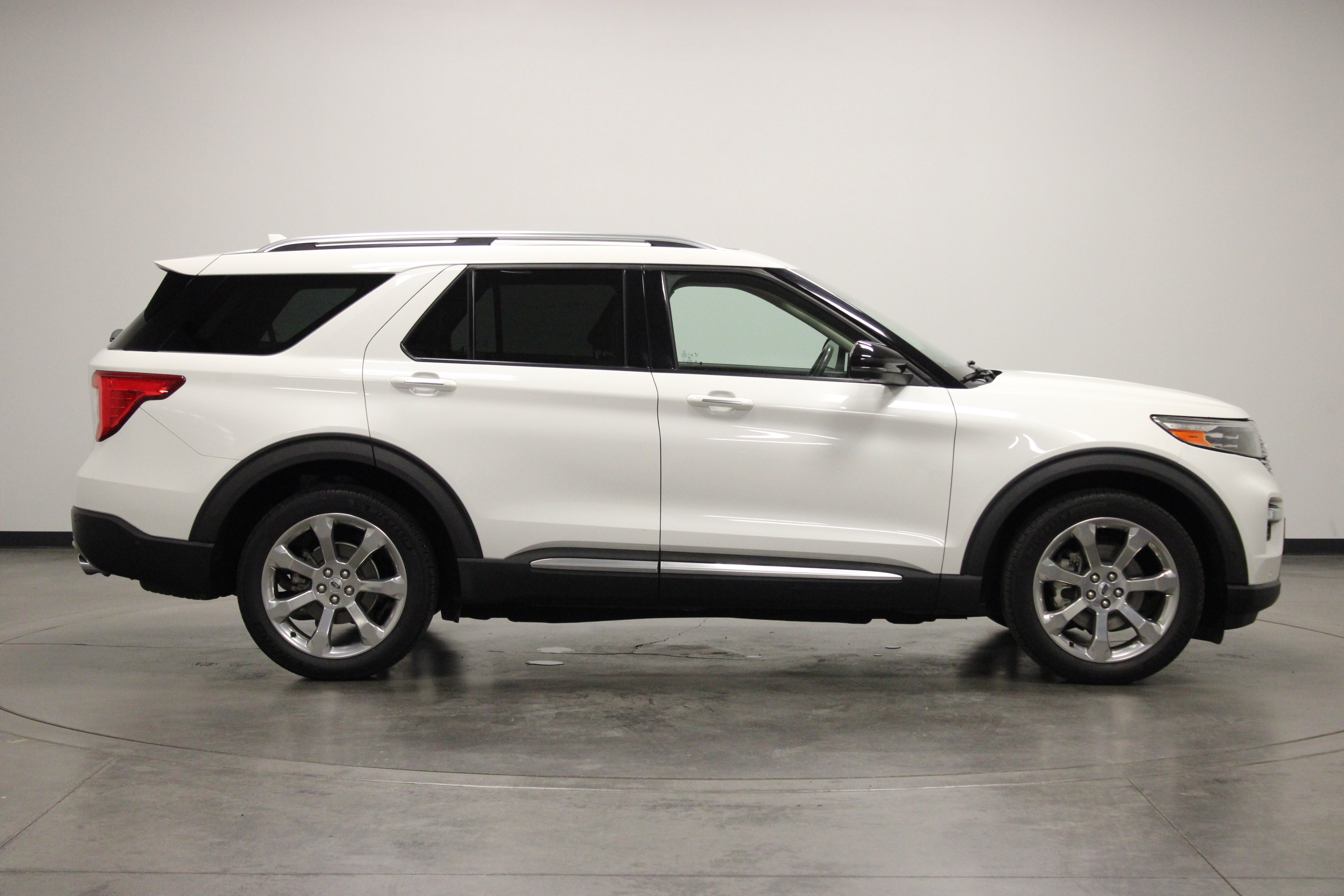Used 2020 Ford Explorer Platinum w/ Premium Technology Package AWD/4WD image 9